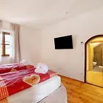 Гостьовий будинок Boutique Santer Klause 3*